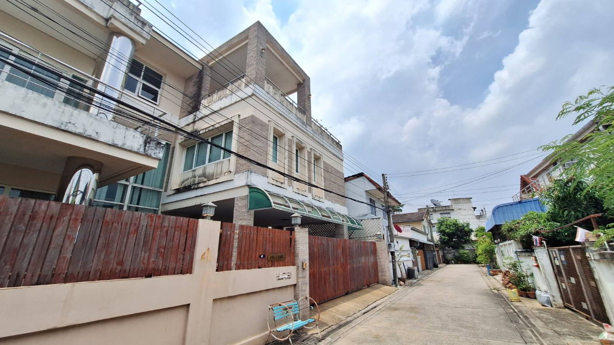 รูป Best deal! ขาย บ้านเดี่ยว 3 ชั้น เนื้อที่เยอะ 135 ตร.ว. พื้นที่ 600 ตร.ม. ซอย ซอยเรวดี 25 นนทบุรี  - รูปที่ 4/32