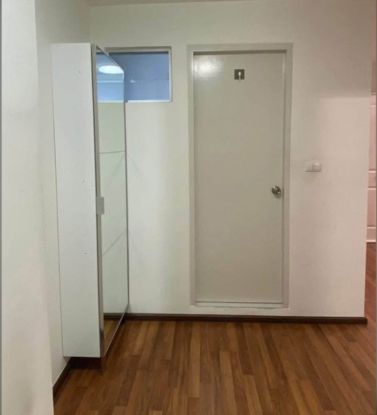 picture A033537 U Ratchayothin (Phahonyothin 32) - 3/8