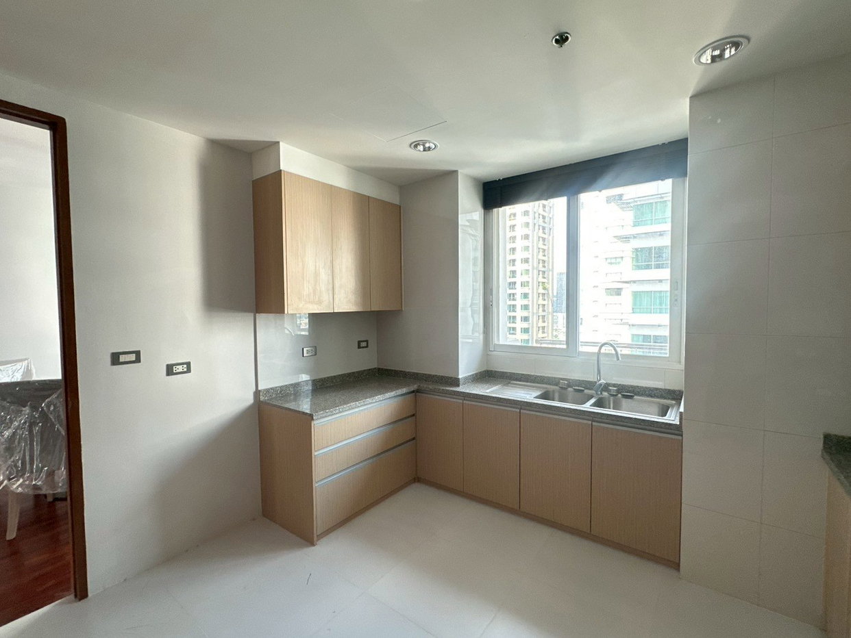 รูป LTH15333 – Luxury Condo High Floor for Rent Phrom Phong | City Lifestyle Best Value | Near BTS Phrom Phong | 180,000 THB | คอนโดหรูให้เช่า พร้อมพงษ์ ห้องใหญ่พิเศษ ชั้นสูง คุ้มค่า ใกล้ BTS พร้อมพงษ์ - รูปที่ 5/12