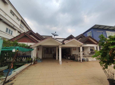 Two twin houses for sale, 124 sq.w., prime location in On Nut-Prawet area.