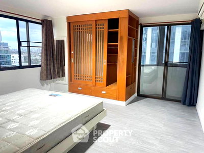 Condos for sale : 2-BR Condo at Central Ratchayothin Park near BTS Ratchayothin (ID 2893502)