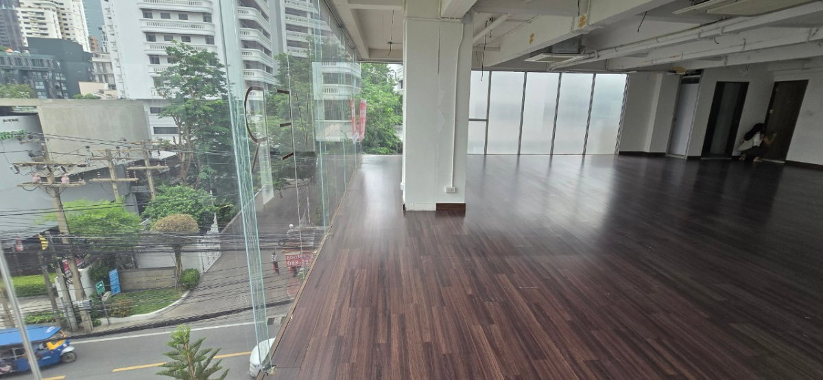 picture Space for rent at Thonglor ** NO CO-AGENT ** - 3/5
