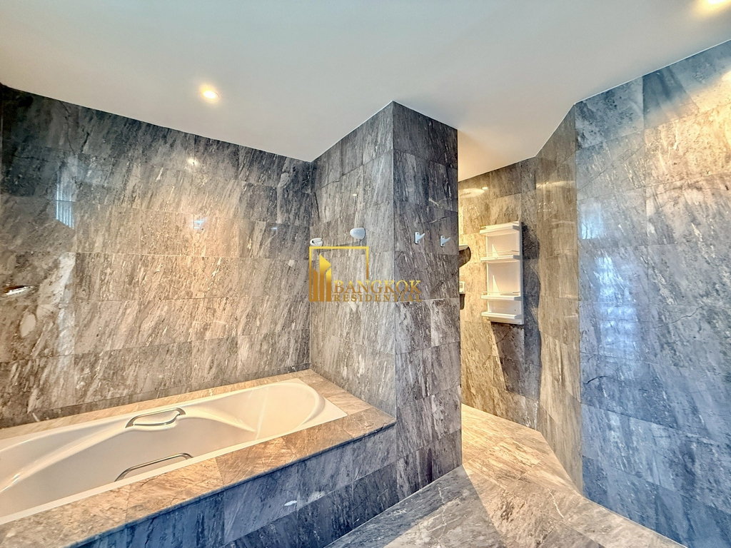 picture Expansive 4 Bedroom Duplex Apartment in Phrom Phong Area - BR0257AP - 25/59