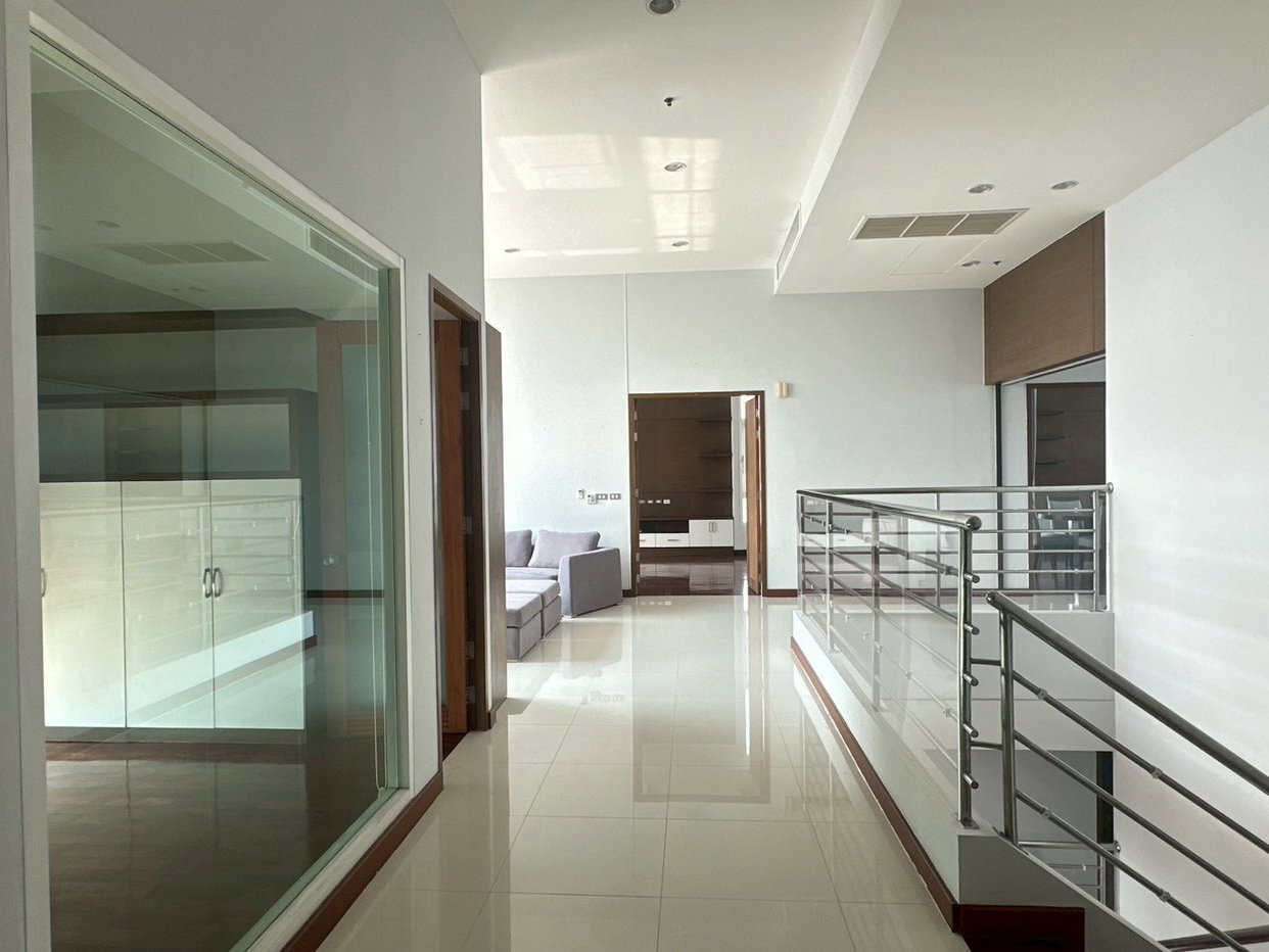 รูป LTH15334 – Ultra Luxury Penthouse Duplex for Rent Phrom Phong | Exclusive City Lifestyle | Near BTS Phrom Phong | 250,000 THB | เพนท์เฮ้าส์ดูเพล็กซ์หรูให้เช่า พร้อมพงษ์ ห้องใหญ่พิเศษ ใกล้ BTS พร้อมพงษ์ - รูปที่ 3/5