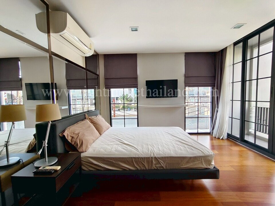 รูป HR1495 FOR RENT | Luxury Townhome at Quarter 31 - รูปที่ 10/33