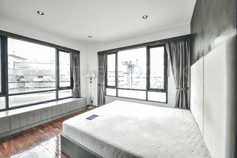 Book quickly before the room is gone!! Baan Piya Sathorn