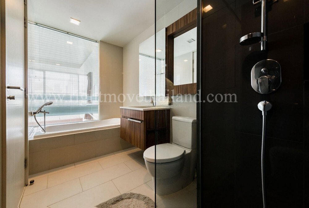 รูป Cozy 2-Bedroom For Rent at Via 31 - รูปที่ 12/12