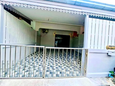 Townhouses for sale Chonburi : 🔥Townhouse for Sale Newly Renovated Prime Location in Soi Nong Yai Near Bangkok Pattaya Hospital – Only THB 2.29 Million