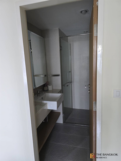 รูปภาพ Zenith Place Sukhumvit 42 near BTS Ekkamai Special unit at an attractive price