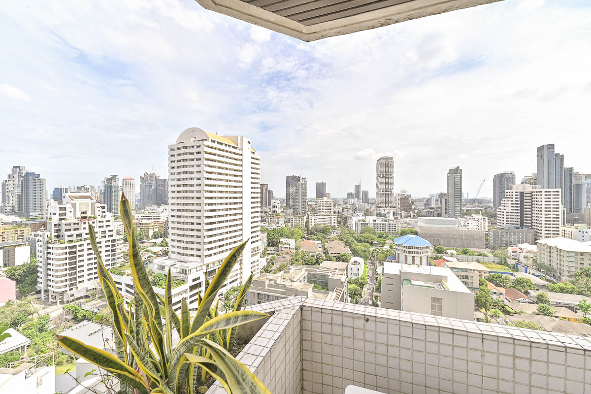picture Richmond Palace Sukhumvit 43  Room available, great price - 10/10
