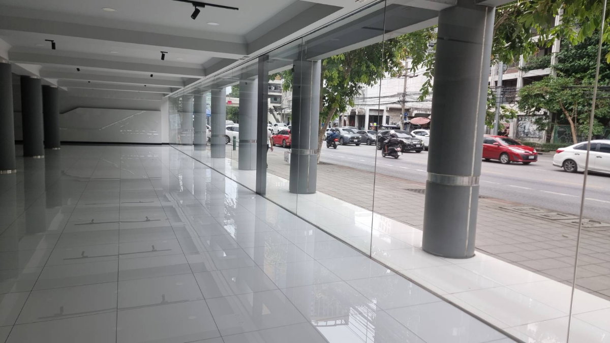 รูป ปล่อยเช่าโชว์รูมใจกลางเมือง ใกล้ MRT เพชรบุรี และ BTS นานา - รูปที่ 3/7