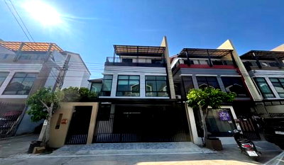 ทาวน์โฮม เขตทุ่งครุ : 🔥ขาย บ้านสไตล์โมเดิร์น 3.5 ชั้น ราคาดี ✅ เออร์บานทาร่า สุขสวัสดิ์-ประชาอุทิศ 76 Urbantara Suksawat–Pracha Uthit 76 ใกล้รถไฟฟ้าสายสีม่วงใต้