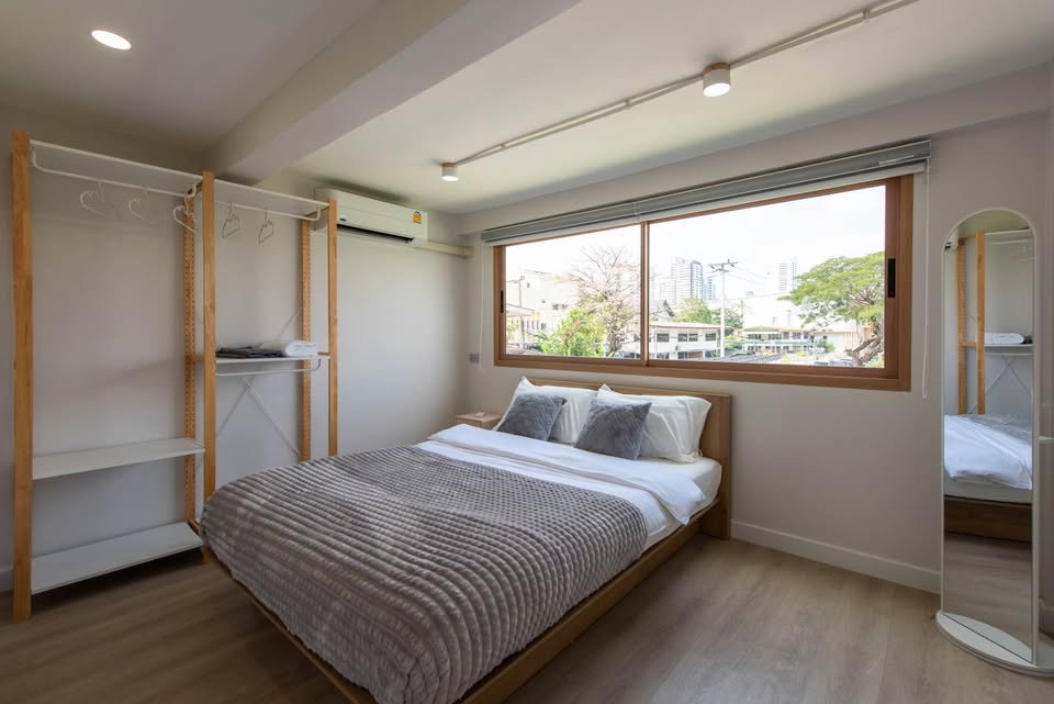 รูป WS7423 🏡✨ ทาวน์เฮาส์รีโนเวทใหม่ เอกมัย 22 / ปรีดีพนมยงค์ 41 ใกล้ BTS พระโขนง เลี้ยงสัตว์ได้ เพียง 120,000/เดือน - รูปที่ 4/17