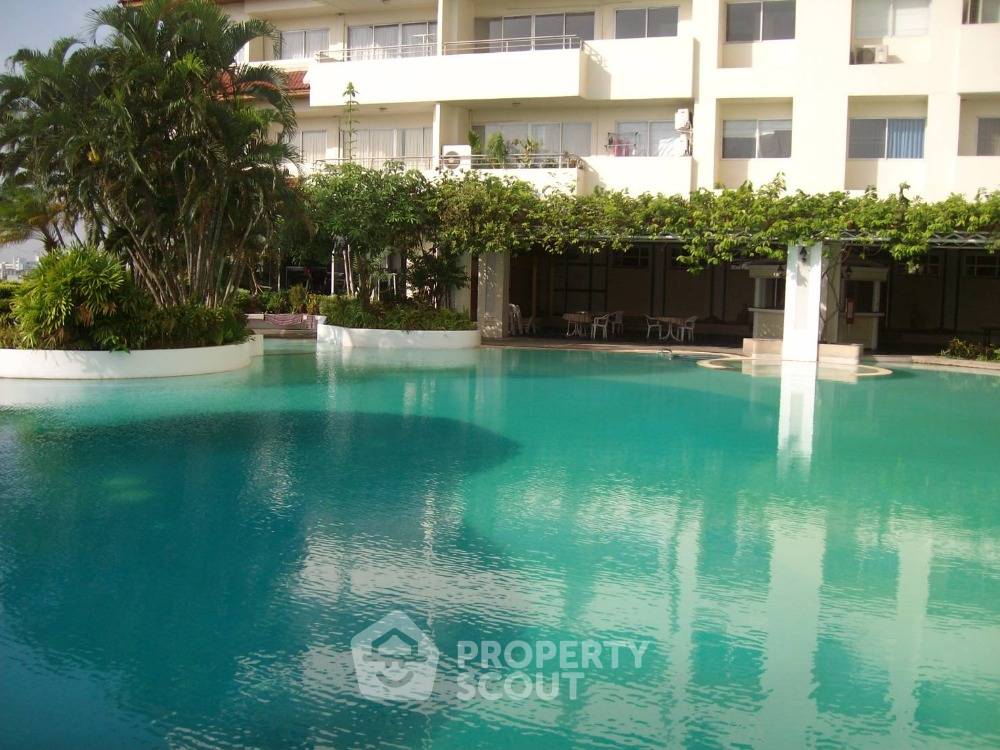 picture 2-BR Condo at Ma Maison Condominium in Phlapphla (ID 811009) - 4/14