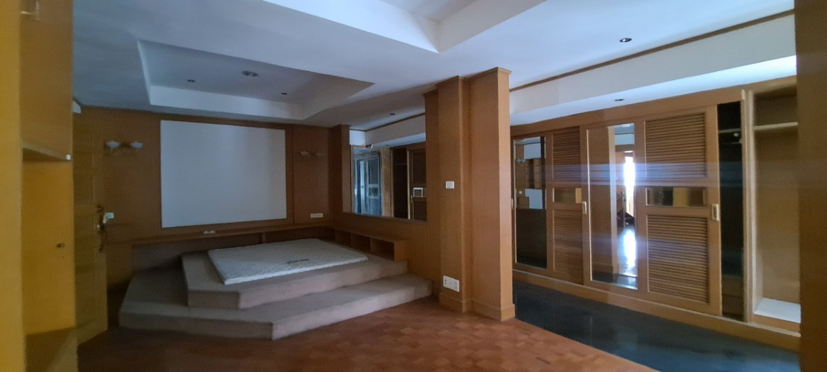 รูป บ้านให้เช่าทำธุรกิจย่านทองหล่อ ** NO CO-AGENT ** - รูปที่ 4/7