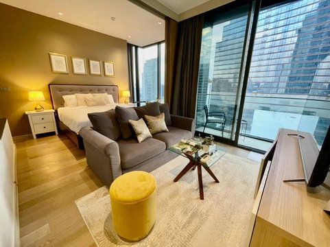 A030199 Ashton Silom