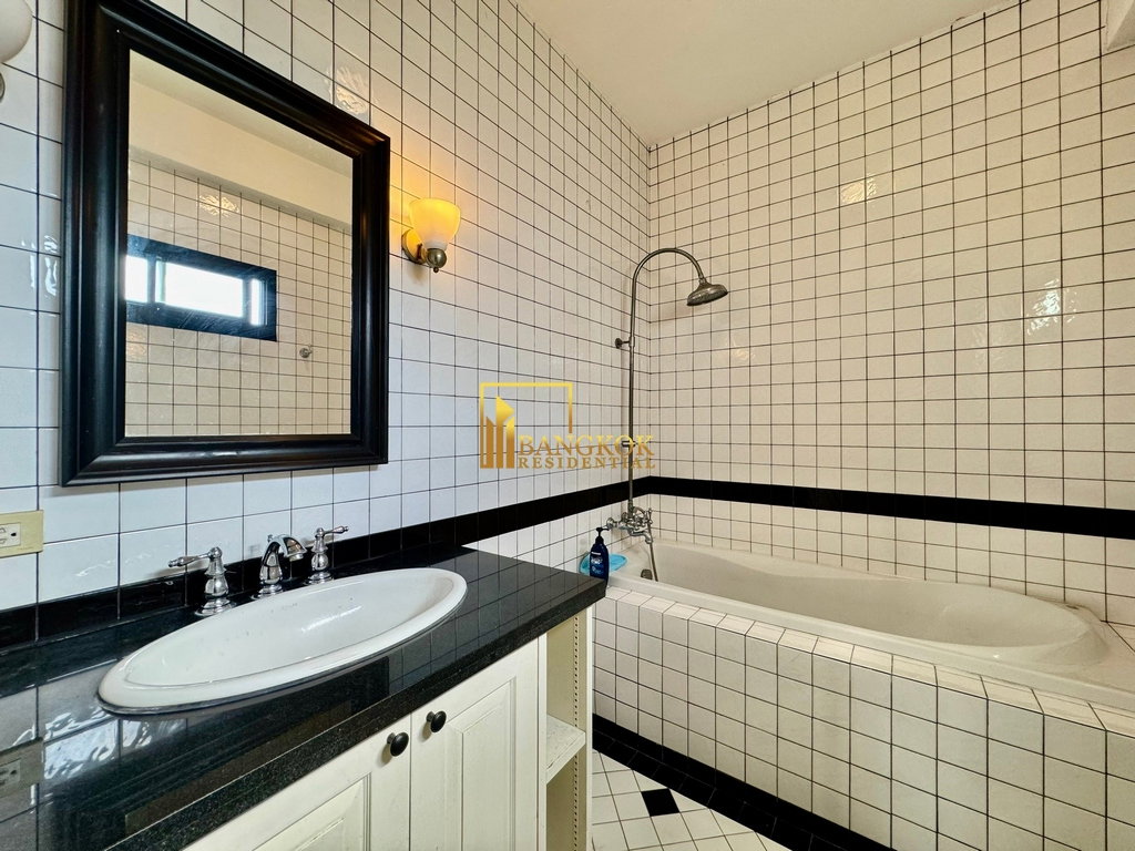 รูป Charming 3 Bedroom Townhouse For Rent in Sathorn Area - BR49030TH - รูปที่ 21/34