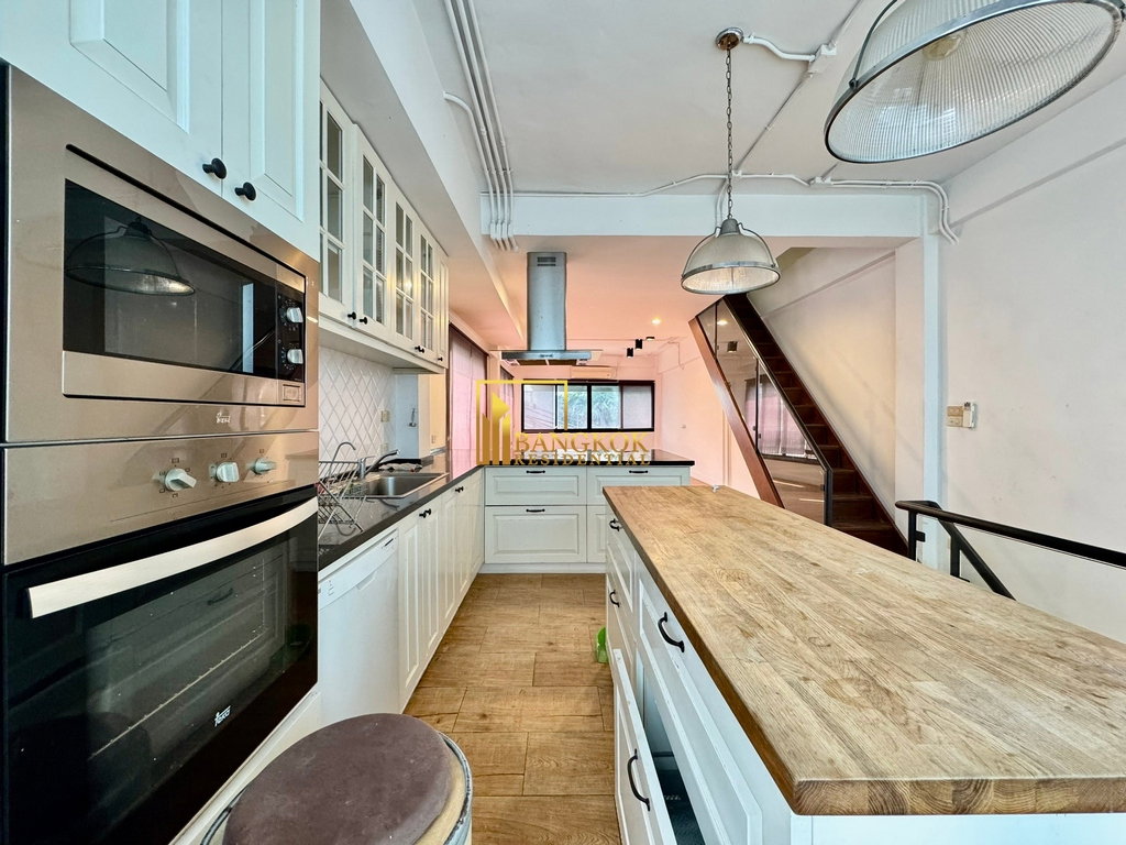 รูป Charming 3 Bedroom Townhouse For Rent in Sathorn Area - BR49030TH - รูปที่ 15/34