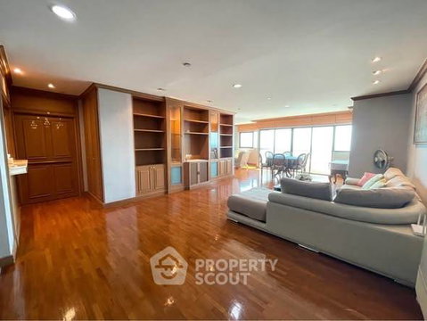 คอนโด 3-ห้องนอน ที่ สาธร การ์เด้นส์ ใกล้ MRT สีลม (ID 2892839)