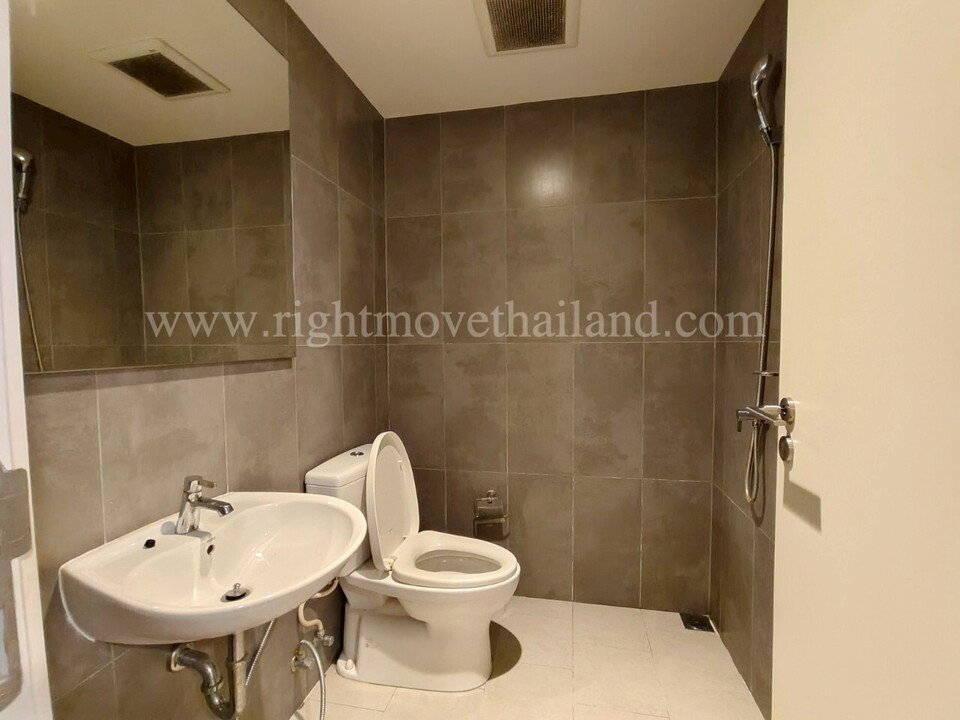 รูป HR1495 FOR RENT | Luxury Townhome at Quarter 31 - รูปที่ 25/33
