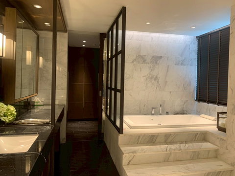 LTH15390 – Luxury Duplex Condo for Rent Phrom Phong | Exclusive City Lifestyle | Near BTS Phrom Phong | 200,000 THB | คอนโดดูเพล็กซ์หรูให้เช่า พร้อมพงษ์ ห้องใหญ่พิเศษ ใกล้ BTS พร้อมพงษ์