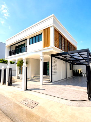 Houses for sale Bangkok : R156 🏡✨ Urgent Sale! Corner house, Modern Craftsmanship style, Nawamin 127. Easy access, great location. Price only 10.50 MB.