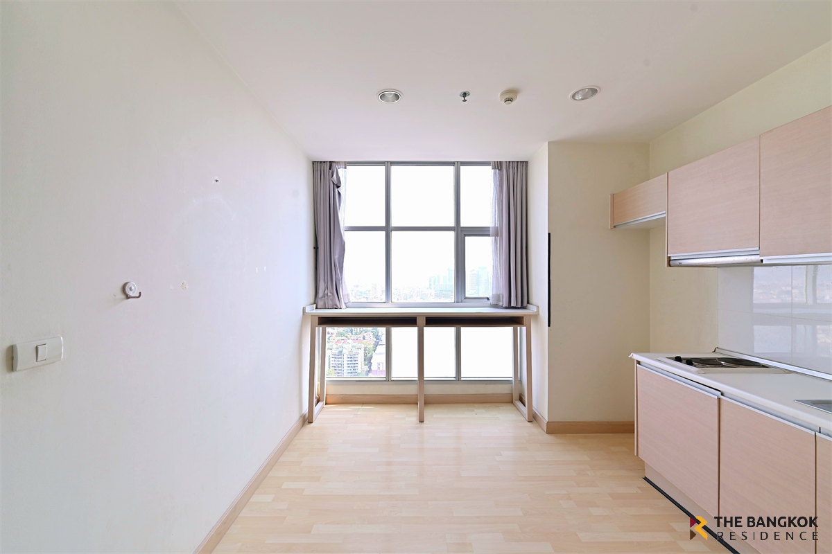 picture RHYTHM Ratchada Save Time, Convenient Travel near MRT Ratchadaphisek Station - 8/10