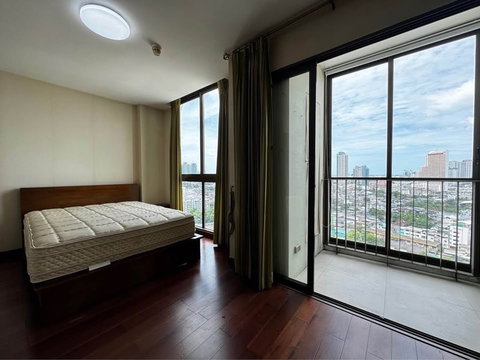 A033828 Ideo Sathorn - Taksin