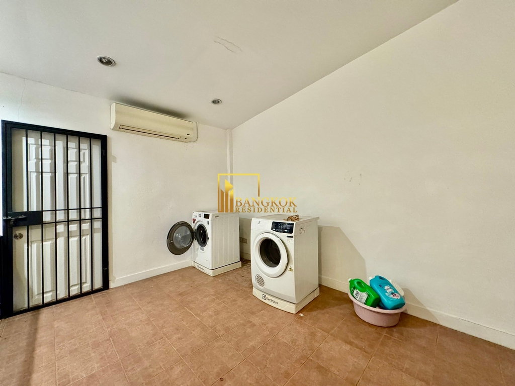 รูป Charming 3 Bedroom Townhouse For Rent in Sathorn Area - BR49030TH - รูปที่ 33/34