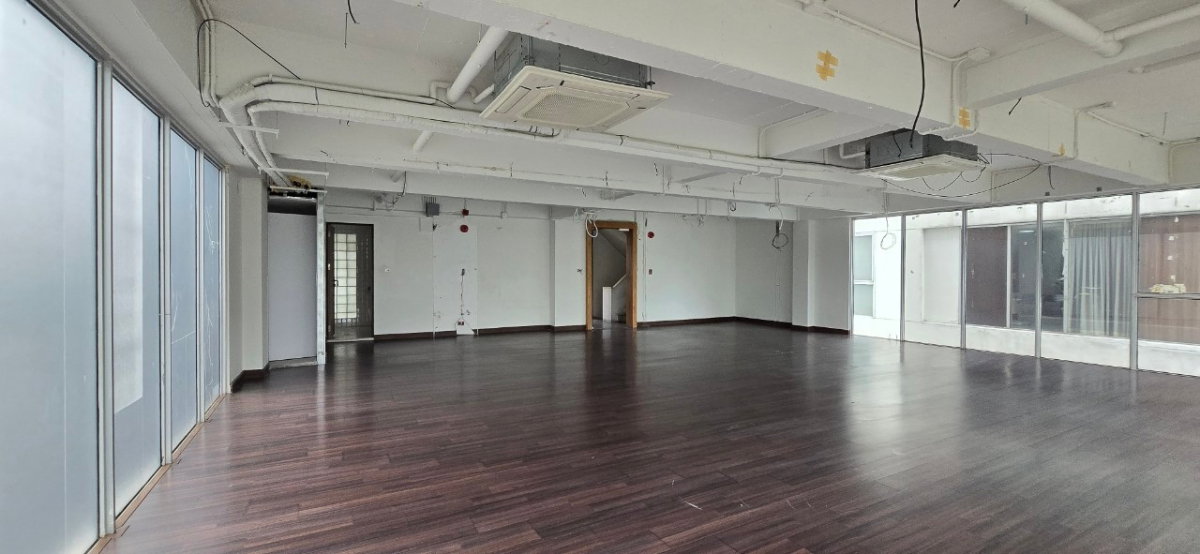 picture Space for rent at Thonglor ** NO CO-AGENT ** - 2/5