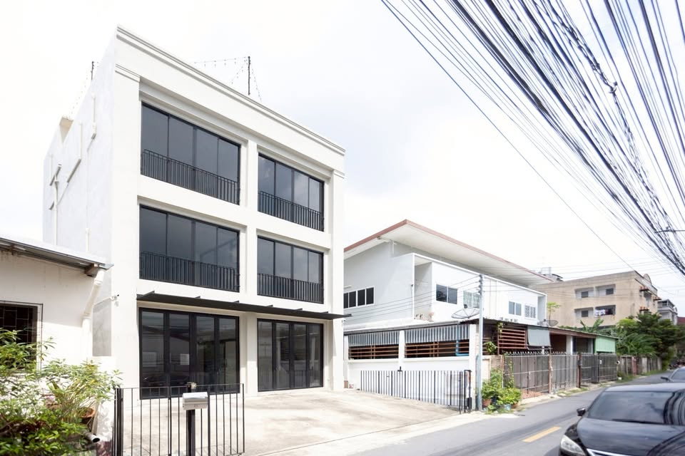 รูป ให้เช่า ตึกออฟฟิศ บางนาตราด ซอย 13 ใกล้เซ็นทรัลบางนา - รูปที่ 2/13