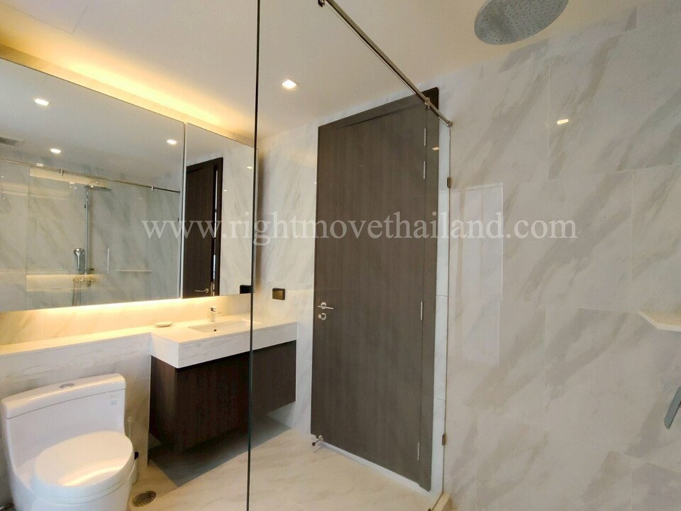 รูป HR1495 FOR RENT | Luxury Townhome at Quarter 31 - รูปที่ 17/33