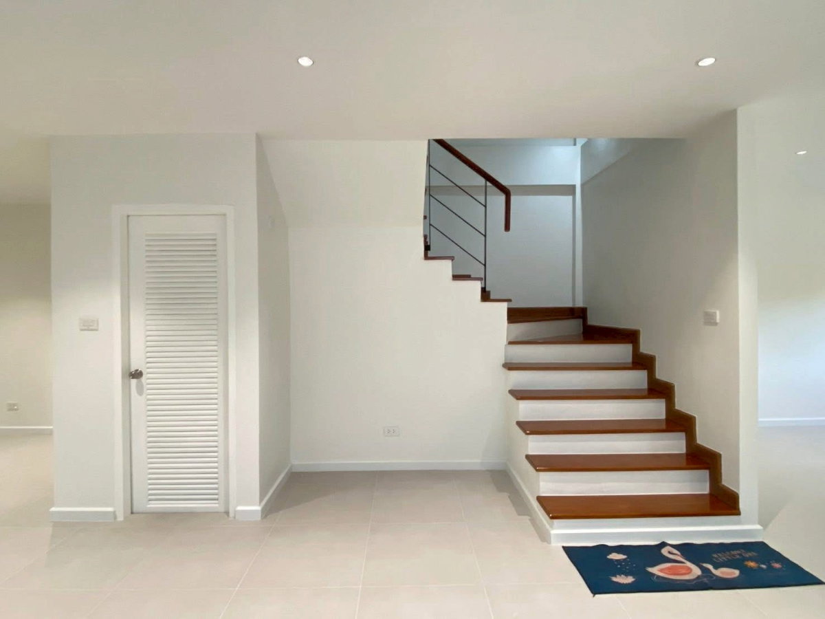 รูป 🏡✨ FOR RENT ทาวน์โฮม 3.5 ชั้น นาคนิวาส 48 ลาดพร้าว 71 4 ห้องนอน 5 ห้องน้ำ รีโนเวทใหม่ พร้อมอยู่ บ้านแปลงมุม โปร่ง โล่ง มีช่องแสงด้านข้าง #จดบริษัทได้ - รูปที่ 5/20