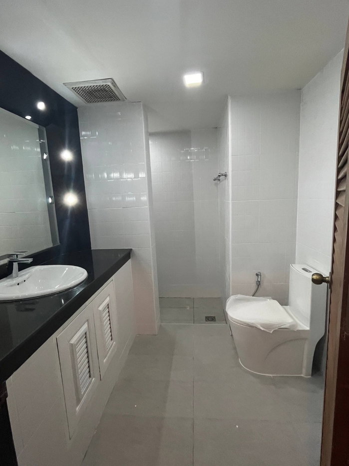 picture Code: 26KJ2327  for rent Bangna Complex 🔥🔥 Line ID: @kjcondo (with @)🔥🔥 - 10/13