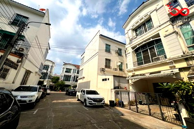 ขายทาวน์โฮม : ขายทาวน์โฮม 3.5ชั้น บ้านกลางเมือง ลาดพร้าว 71 นาคนิวาส 11 ใกล้ MRT ลาดพร้าว 