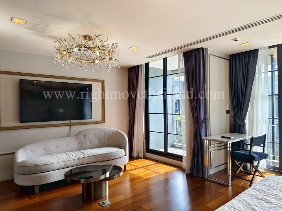 รูป HR1495 FOR RENT | Luxury Townhome at Quarter 31 - รูปที่ 11/33