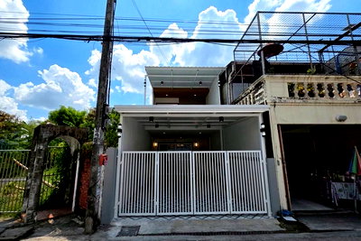 ทาวน์โฮม นนทบุรี : ขายทาวน์เฮาส์หลังมุมเรวดี 22 เนื้อที่ 25 ตร.ว. 4 นอน แต่งใหม่ติด MRT ฟรีโอน