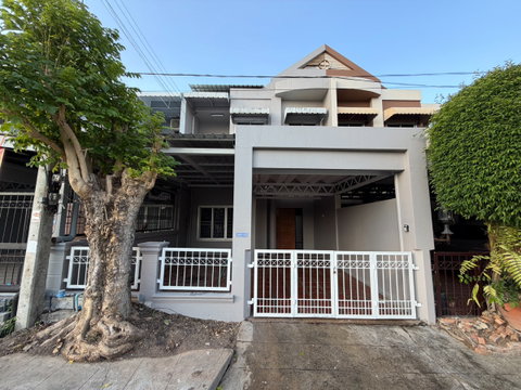 ให้เช่า ทาวน์เฮ้าส์ มบ.เวิร์ลคลับแลนด์ ใกล้รร.นานาชาติ เมอริตันบริท