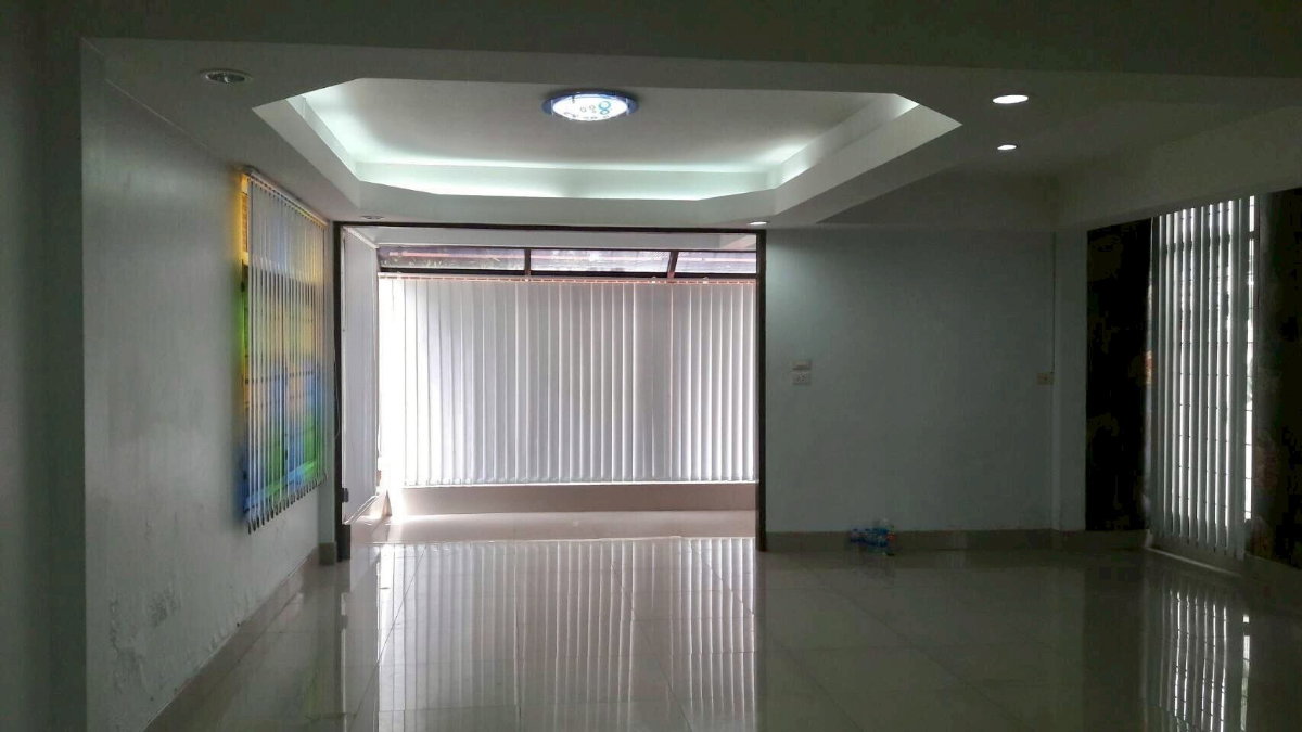 รูป #บ้านเดี่ยวให้เช่า ลาดพร้าว 64 ทำเลดี เดินทางสะดวก เหมาะสำหรับอยู่อาศัยหรือทำโฮมออฟฟิศ มี 3 ห้องนอน | 2 ห้องน้ำ | จอดรถ 2 คัน | แอร์ 4 เครื่อง - รูปที่ 5/10