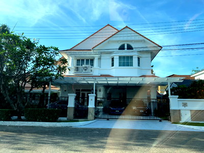 Houses for sale Panyapiwat Technological College : House for sale urgently in Land & Houses project.