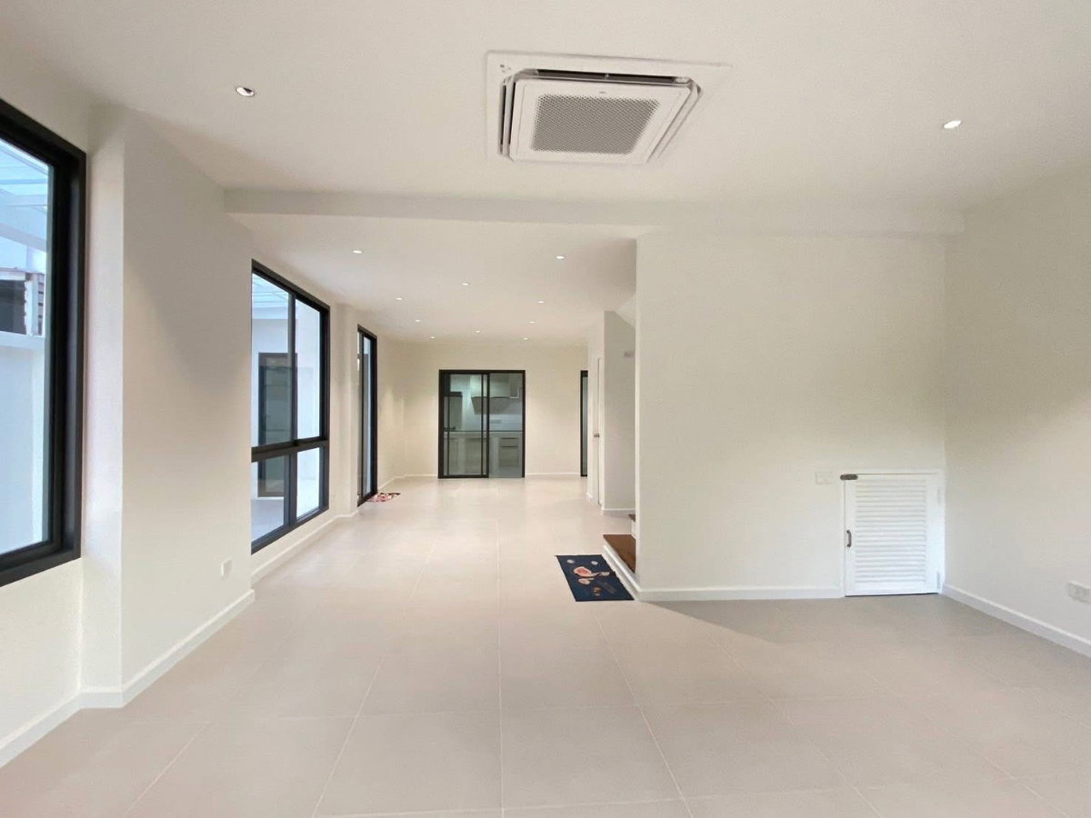 รูป 🏡✨ FOR RENT ทาวน์โฮม 3.5 ชั้น นาคนิวาส 48 ลาดพร้าว 71 4 ห้องนอน 5 ห้องน้ำ รีโนเวทใหม่ พร้อมอยู่ บ้านแปลงมุม โปร่ง โล่ง มีช่องแสงด้านข้าง #จดบริษัทได้ - รูปที่ 6/20