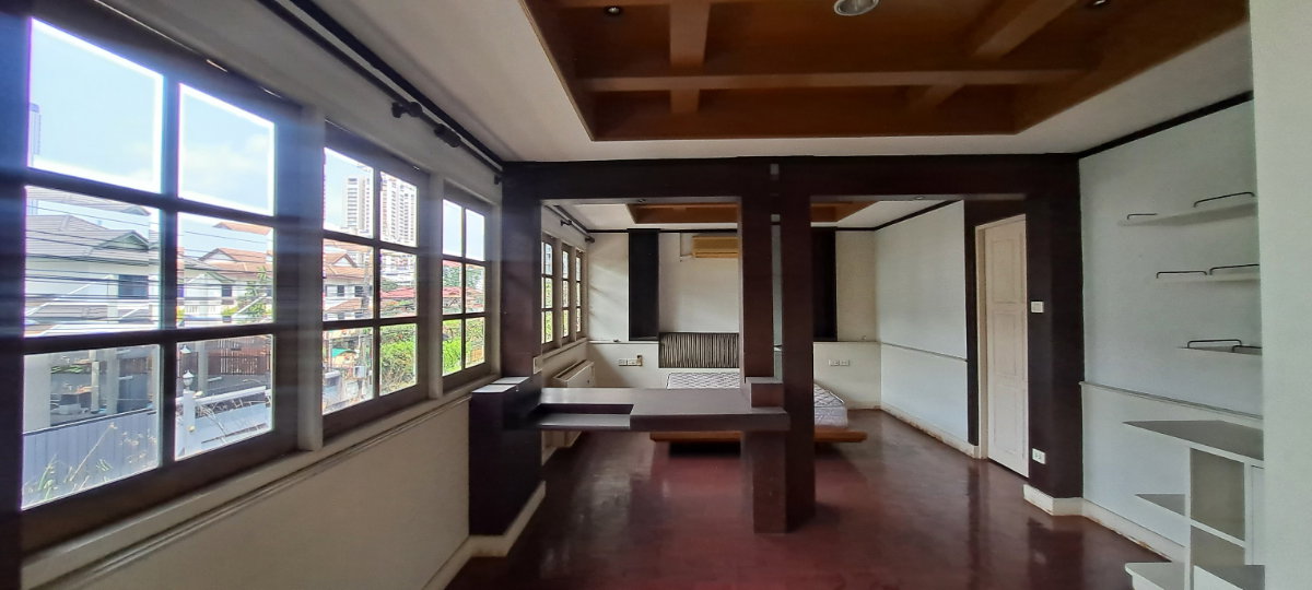 รูป บ้านให้เช่าทำธุรกิจย่านทองหล่อ ** NO CO-AGENT ** - รูปที่ 1/7