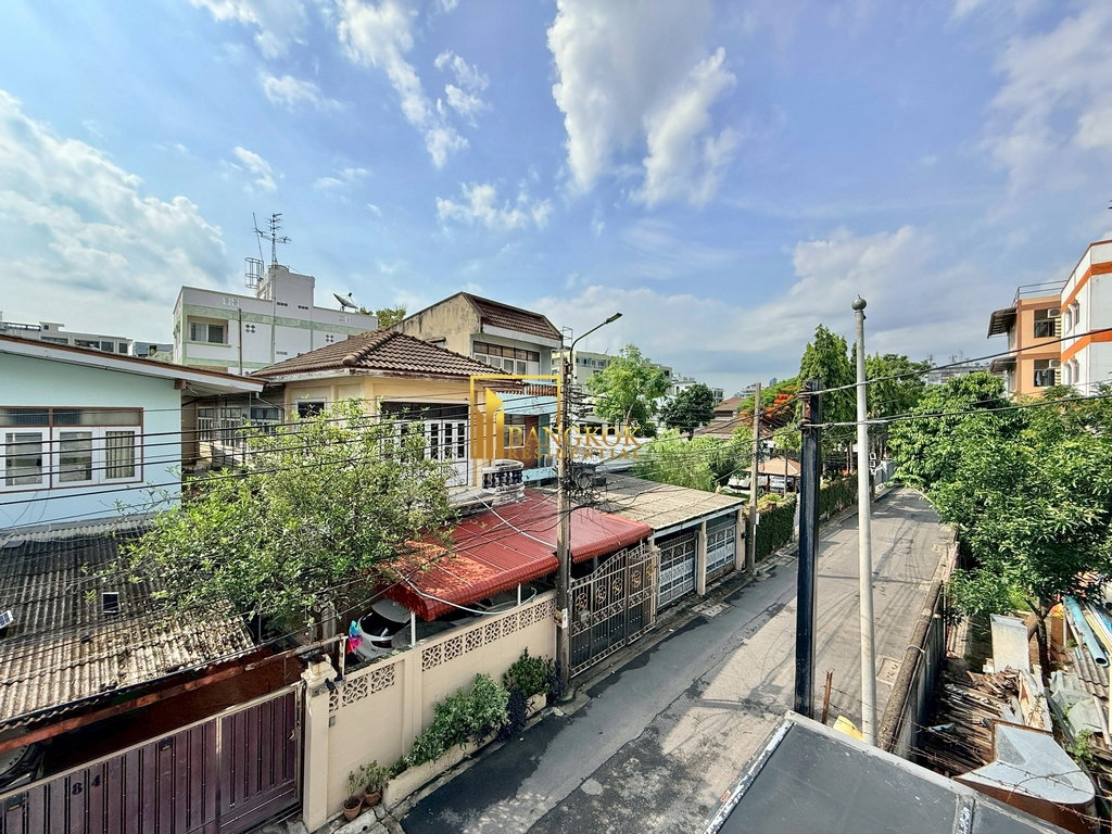 รูป Incredible 4 Bedroom Luxury Pool Villa in Thong Lo Area - BR27616SH - รูปที่ 21/55