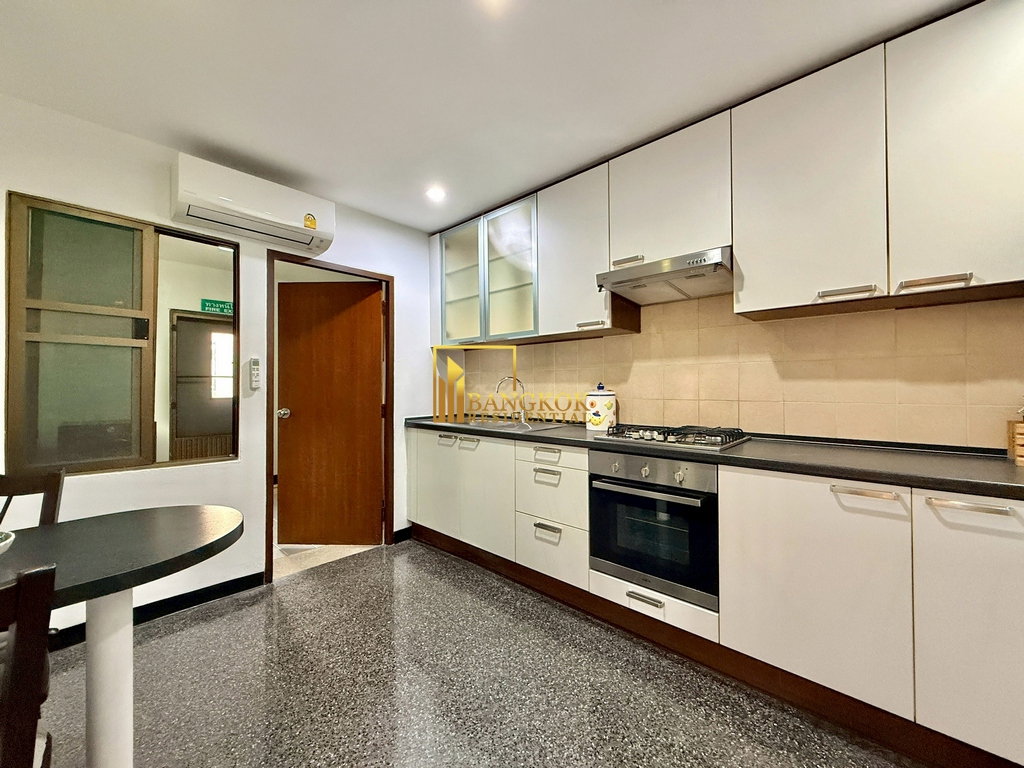picture Expansive 4 Bedroom Duplex Apartment in Phrom Phong Area - BR0257AP - 13/59