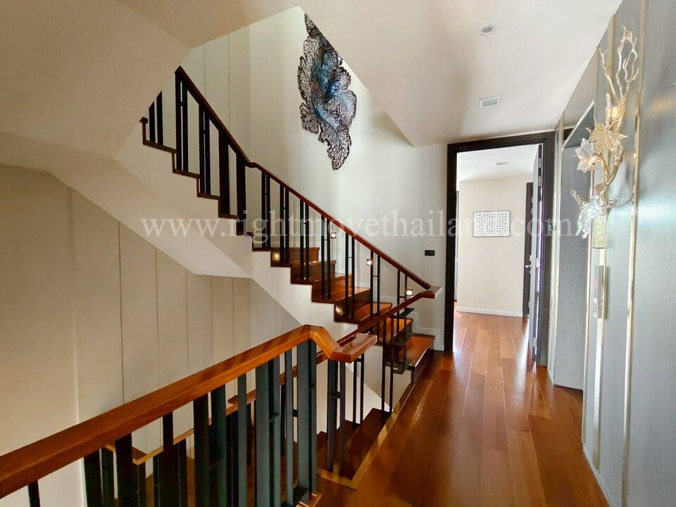รูป HR1495 FOR RENT | Luxury Townhome at Quarter 31 - รูปที่ 13/33