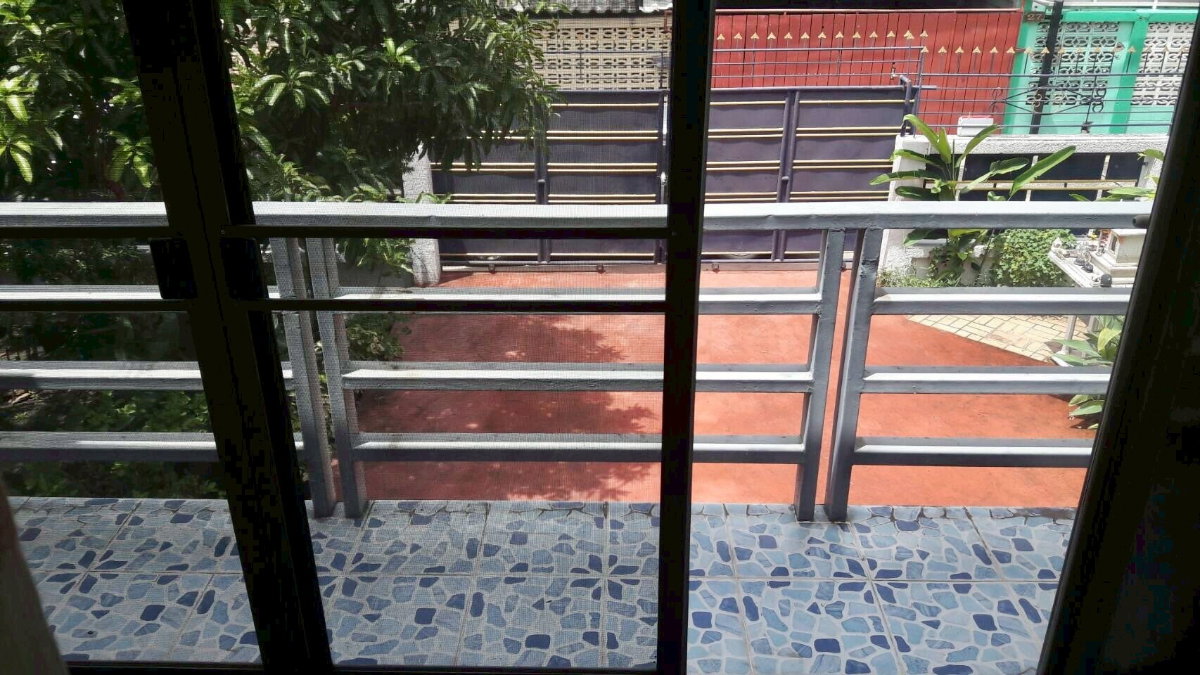 รูป #บ้านเดี่ยวให้เช่า ลาดพร้าว 64 ทำเลดี เดินทางสะดวก เหมาะสำหรับอยู่อาศัยหรือทำโฮมออฟฟิศ มี 3 ห้องนอน | 2 ห้องน้ำ | จอดรถ 2 คัน | แอร์ 4 เครื่อง - รูปที่ 10/10