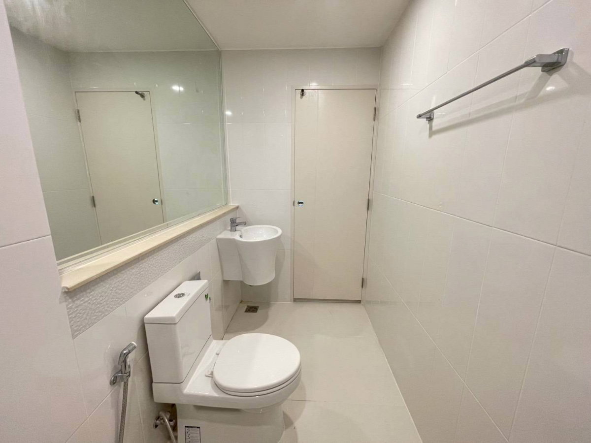 รูป ทาวน์โฮม 3 ชั้น สไตล์ Modern Penthouse บนทำเลนวมินทร์  - รูปที่ 8/16