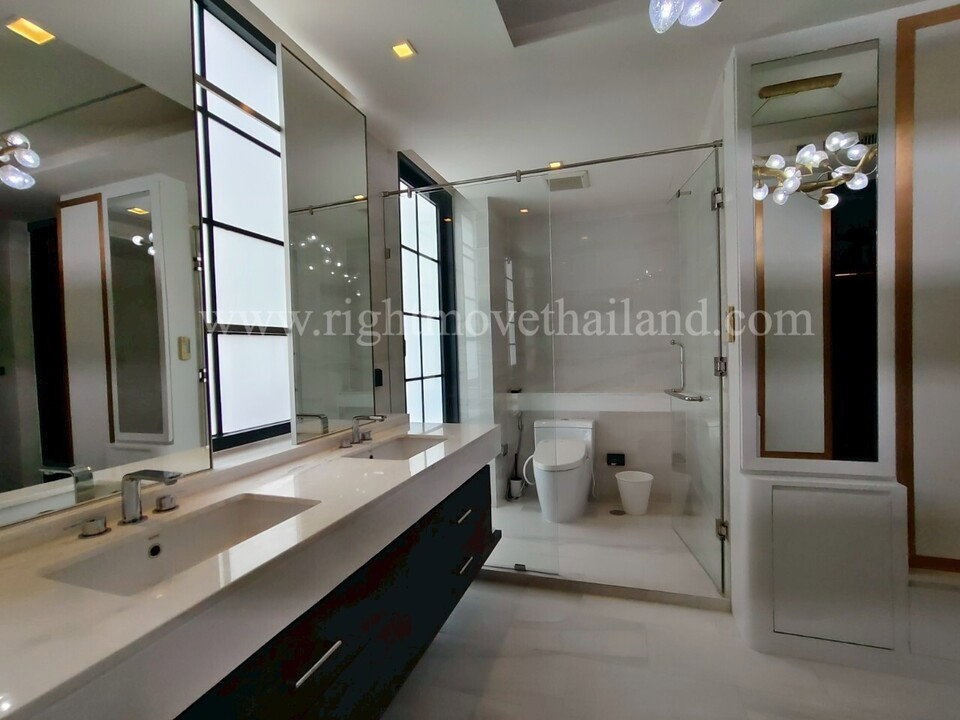 รูป HR1495 FOR RENT | Luxury Townhome at Quarter 31 - รูปที่ 23/33