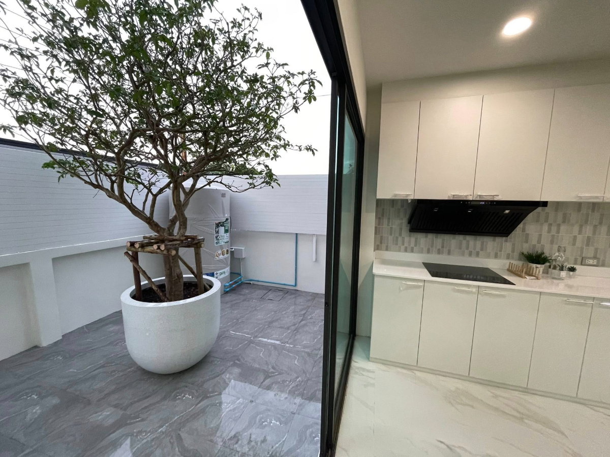 รูป R156 🏡✨ขายด่วน บ้านเดี่ยวหลังมุม สไตล์ Modern Craftsmanship นวมินทร์ 127 เดินทางง่ายทำเลดี ราคาเพียง 10.50 MB เท่านั้น - รูปที่ 5/25