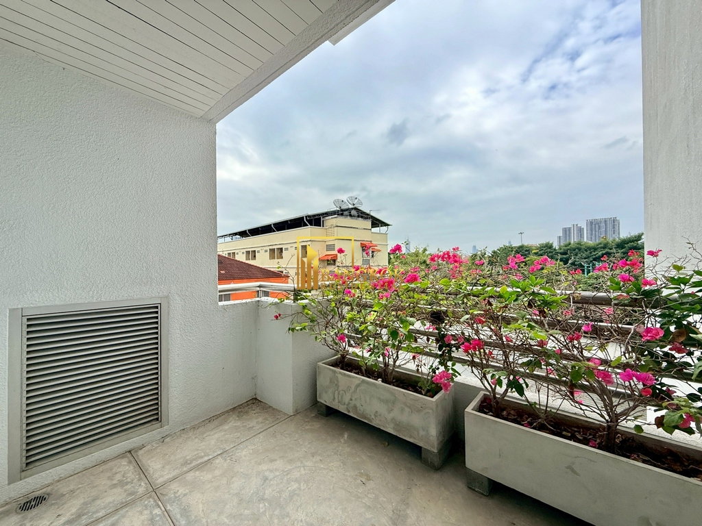 รูป Spacious 4 Bedroom Apartment With Private Terrace in Sathorn - BR21266AP - รูปที่ 31/62